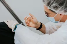 Najít lékaře je těžké, v Karlovarském kraji situaci nevyřešily ani vysoké náborové příspěvky