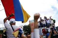 Nezávislá média ve Venezuele se kryjí dvojicí AI novinářů