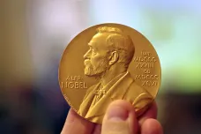 Nobelovu cenu za medicínu získali vědci za výzkum vedoucí k vývoji mRNA vakcín proti covidu