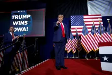 V klání o republikánskou nominaci v Iowě triumfoval Trump. DeSantise a Haleyovou čekají bitvy o druhá místa