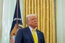 Trump naznačil zmírnění přístupu ke clům na čínské zboží