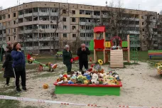Rusové v Kryvém Rihu zabili nejméně devět dětí, raketa dopadla ke hřišti