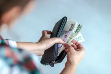 Lidé chápou potřebu šetřit, s úsporným balíčkem ale většina nesouhlasí, říká průzkum