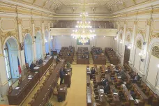 Poslanci se z podnětu ANO sešli k určení daní a referendu, sněmovna ale neschválila program schůzí