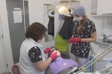 Pojišťovny navýšily příspěvky. Nejčastěji se využívají na dentální hygienu či očkování