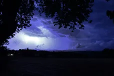 Poslední bouřky opouštějí Česko. Noc byla klidnější, než meteorologové čekali