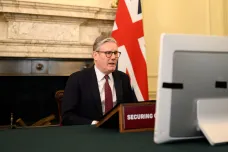 Budeme vyvíjet další nátlak na Rusko, aby usedlo k jednacímu stolu, řekl Starmer