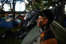 Domorodí Brazilci se utábořili před hlavním městem. Na „válečnou stezku“ se vydali, aby upozornili na svá ústavní práva
