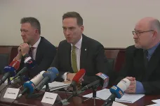 Podmínku za opakované znásilnění prověřujeme, ujišťuje resort spravedlnosti. Lidé demonstrovali před budovou ministerstva