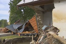 Desítky domů musí po povodni k zemi
