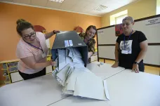 Češi vybrali své europoslance. Jejich jména budou známa v neděli večer