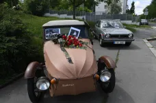 Na poslední cestu vyprovázely Josefa Abrháma vzpomínky kolegů i Velorex