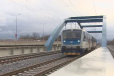Výluka skončila, vlaky jezdí po novém mostě z Pardubic do Hradce i Chrudimi