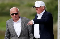 Lži v éteru, výsměch v soukromí. Moderátoři Fox News propagovali Trumpovy hoaxy, přiznal Murdoch