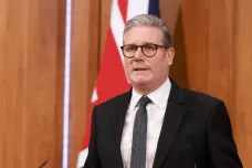 Převádíme Británii do „válečné připravenosti“, řekl Starmer